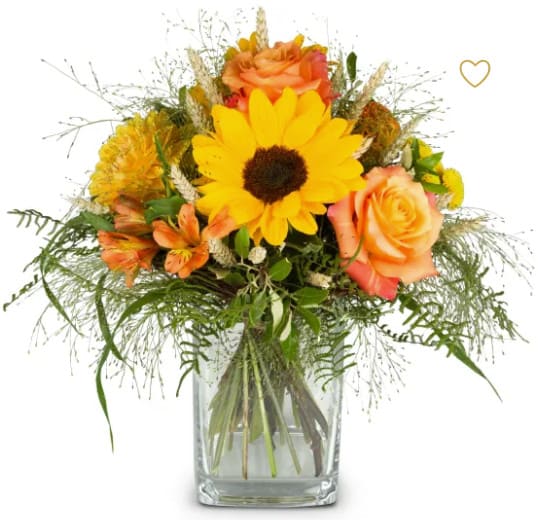 Sonniger Strauss mit Sonnenblumen, Rosen, Alstro, Hybericum, Gräser Feines Grün. Sonniger Strauss mit Sonnenblumen, Rosen, Alstro, Hybericum, Gräser Feines Grün.