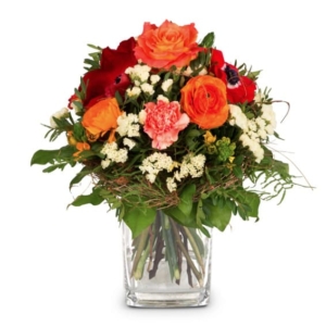 Frühlingsüberraschung ein Strauss mit Rosen, Ranunkeln, Anemonen, Statize/Gyps bei Blumen Ackermann Bern