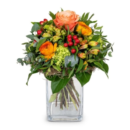 Frischer Frühlingsblumenstrauß mit Tulpen, Narzissen und Ranunkeln in Pastelltönen, gebunden von Blumen Ackermann Bern