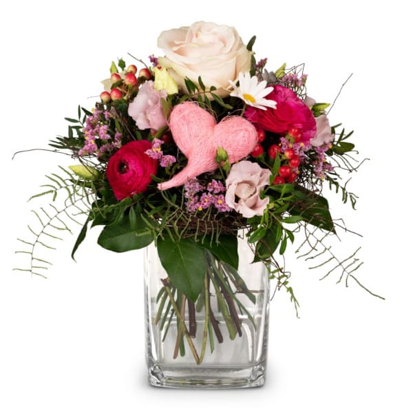 Schön, dass es dich gibt Blumenstrauß in Rosé-Creme mit Rosen, Margeriten, Nelken und Sisal-Herz